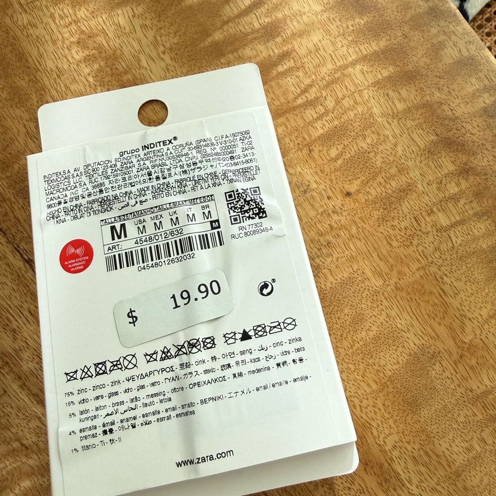 Zara White Product Packaging - Picture 2 of 2